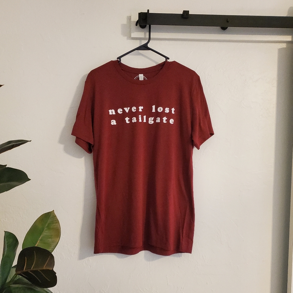 NWT KICKOFF CO, "Never Lost A Tailgate" t shirt, Heather Red, size L, soft